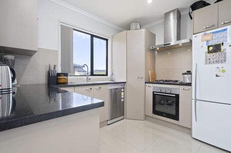 Photo of property in 12a Frederick Place, Whalers Gate, New Plymouth, 4310