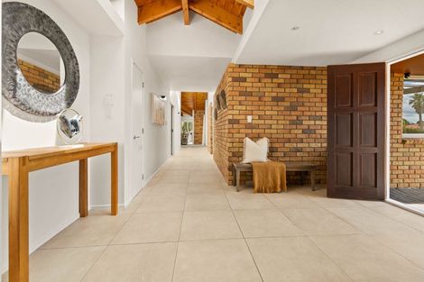 Photo of property in 18 Burgundy Park Avenue, Henderson, Auckland, 0612