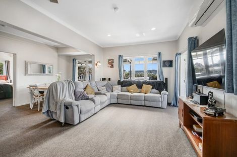 Photo of property in 51a Parakai Avenue, Parakai, 0830