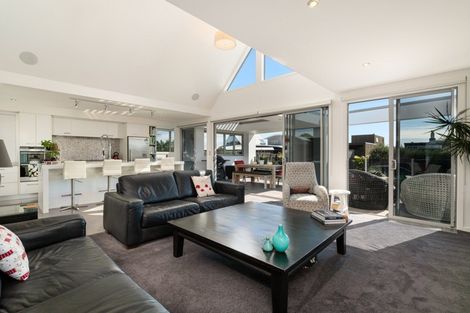 Photo of property in 116 Karewa Parade, Papamoa Beach, Papamoa, 3118