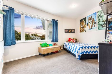 Photo of property in 15 Divich Avenue, Te Atatu South, Auckland, 0610