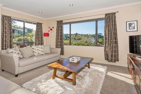Photo of property in 2/18 Limmer Place, Browns Bay, Auckland, 0632