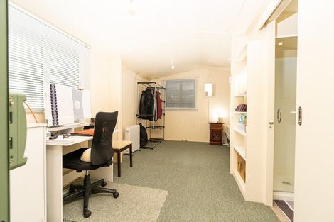 Photo of property in 2 Huntingdon Street, Northland, Wellington, 6012
