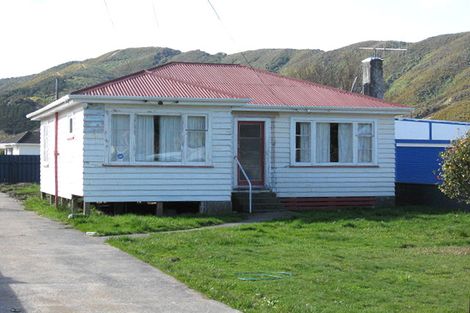 Photo of property in 98 Wellington Road, Wainuiomata, Lower Hutt, 5014