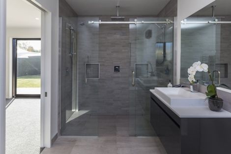 Photo of property in 94 Sarabande Avenue, Redwood, Christchurch, 8051