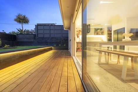 Photo of property in 2/19 Burnham Street, Seatoun, Wellington, 6022