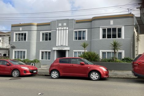 Photo of property in Hamilton Flats, 4/9 Hawker Street, Mount Victoria, Wellington, 6011