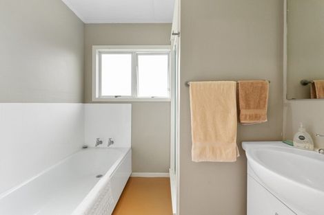 Photo of property in 10 Tirita Street, Kawaha Point, Rotorua, 3010