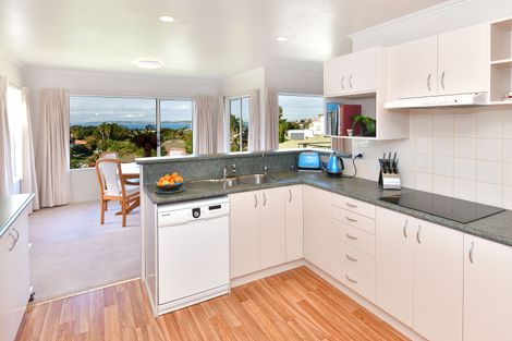 Photo of property in 4 Astor Place, Orewa, 0931