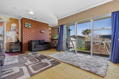 Photo of property in 14 Karaka Road, Kawakawa Bay, Papakura, 2585