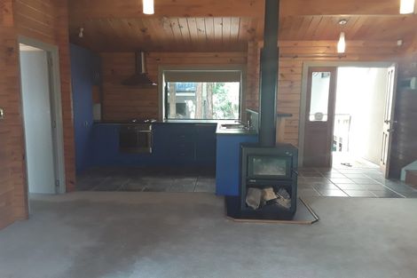 Photo of property in 20 Napuka Road, Henderson Valley, Auckland, 0612