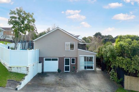Photo of property in 1 Riesling Place, Henderson, Auckland, 0612