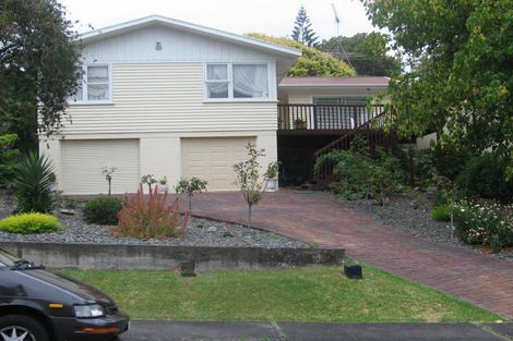 Photo of property in 20 Sovereign Place, Glenfield, Auckland, 0629