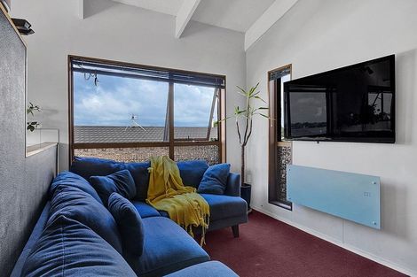 Photo of property in 20 Tiverton Crescent, Whalers Gate, New Plymouth, 4310