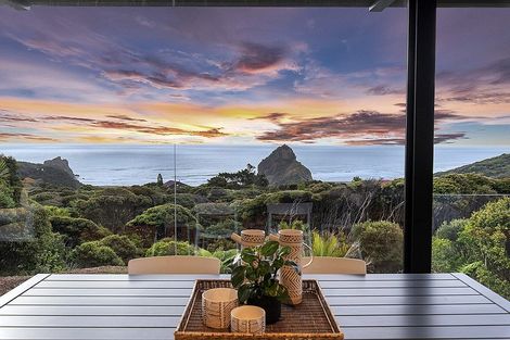 Photo of property in 124a Seaview Road, Piha, New Lynn, 0772