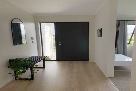 Photo of property in 34 Waituarua Drive, Takanini, 2112