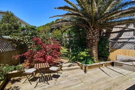 Photo of property in 39 Edgecombe Street, Newlands, Wellington, 6037
