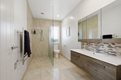 Photo of property in 42 Cassinia Close, Papamoa Beach, Papamoa, 3118