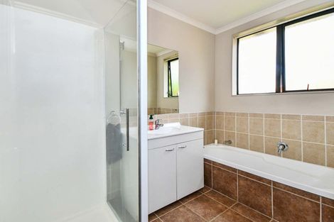 Photo of property in 181 Keri Vista Rise, Papakura, 2110