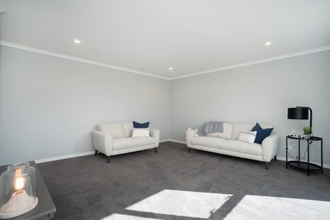 Photo of property in 44 Atlantic Drive, Fitzherbert, Palmerston North, 4410
