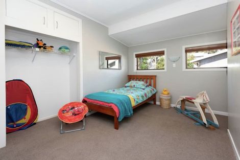 Photo of property in 54 Hattaway Avenue, Bucklands Beach, Auckland, 2012