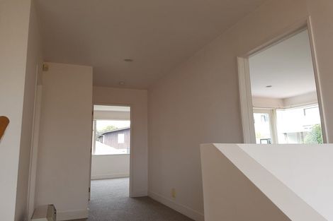 Photo of property in 2/5 Kenmure Avenue, Forrest Hill, Auckland, 0620