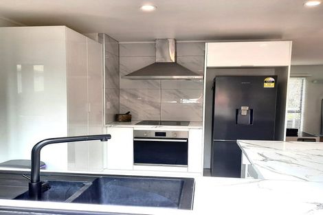 Photo of property in 2/4 Antrim Grove, Bayview, Auckland, 0629