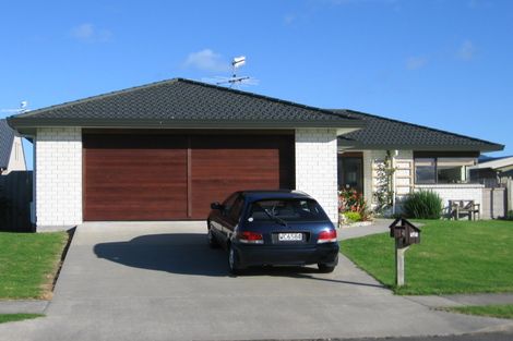 Photo of property in 14 Major Durie Place, Waikanae Beach, Waikanae, 5036