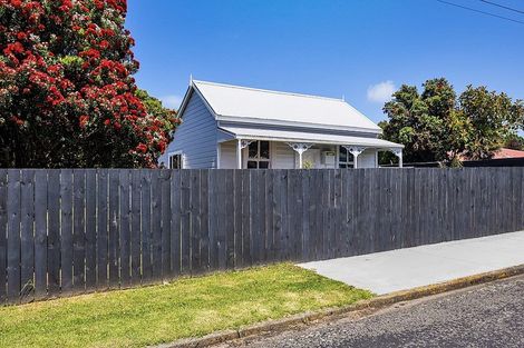 Photo of property in 10 Lincoln Street, Patea, 4520