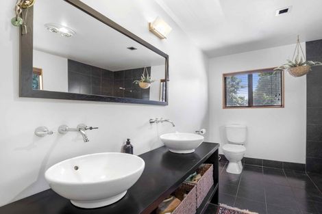 Photo of property in 424 Tararua Road, Levin, 5571