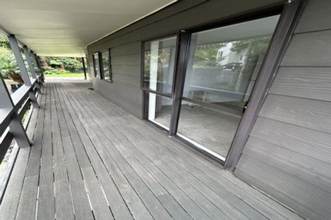 Photo of property in 15 Atlantis Place, Totara Vale, Auckland, 0629