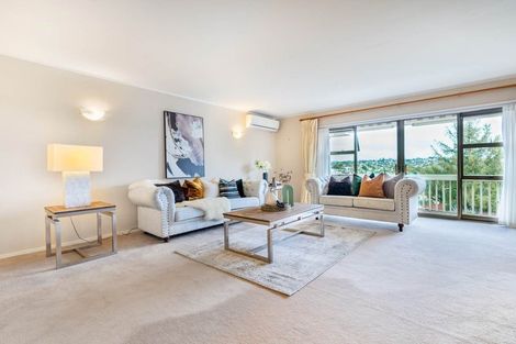 Photo of property in 16 Trevone Place, Forrest Hill, Auckland, 0620