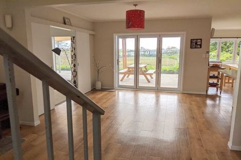 Photo of property in 90 Exmouth Road, Northcote, Auckland, 0627