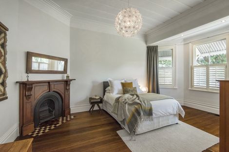 Photo of property in 52 Stanley Point Road, Stanley Point, Auckland, 0624