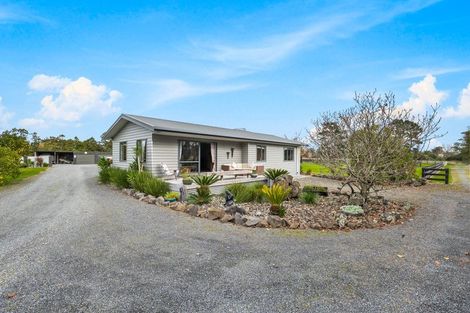 Photo of property in 124 Boord Crescent, Kumeu, 0891