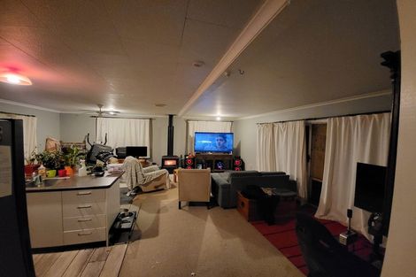 Photo of property in 304 Hokio Beach Road, Hokio Beach, Levin, 5571