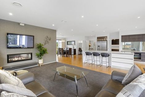 Photo of property in 2 Greenbank Place, Parklands, Christchurch, 8083