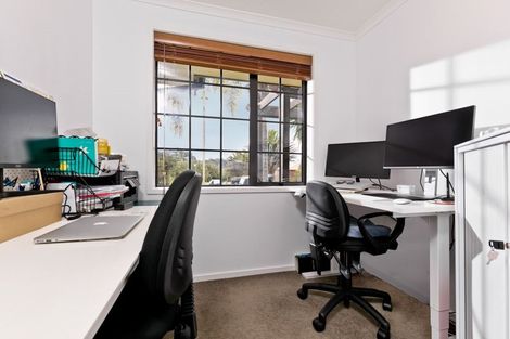 Photo of property in 33 Admirals Court Drive, Greenhithe, Auckland, 0632