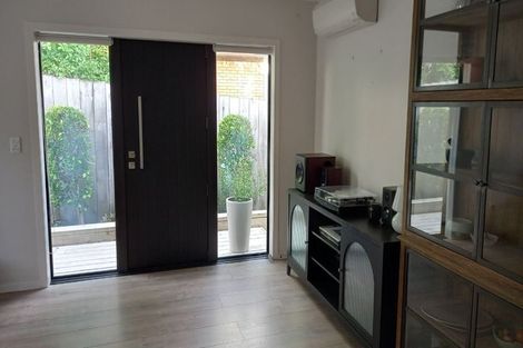 Photo of property in 2/7 Delisle Place, Windsor Park, Auckland, 0632