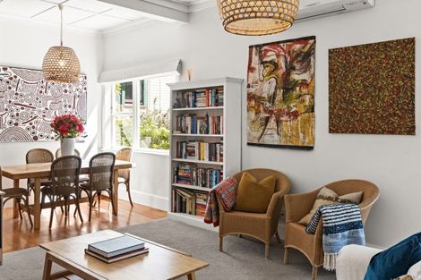 Photo of property in 21 Cameron Road, Bluff Hill, Napier, 4110