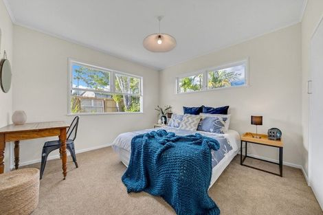 Photo of property in 97 Barrys Road, Glendene, Auckland, 0602