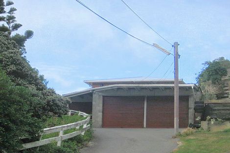 Photo of property in 17 Cave Road, Houghton Bay, Wellington, 6023