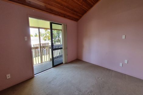 Photo of property in 62 Divich Avenue, Te Atatu South, Auckland, 0610