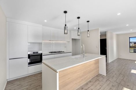 Photo of property in 12 Konoba Avenue, Kumeu, 0810