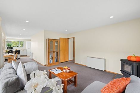 Photo of property in 1 Ilfracombe Place, Burnside, Christchurch, 8053