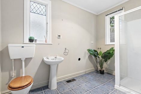 Photo of property in 16 Northland Road, Northland, Wellington, 6012