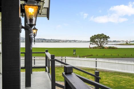 Photo of property in 81 Kiwi Esplanade, Mangere Bridge, Auckland, 2022