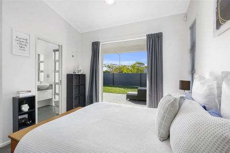 Photo of property in 17 Bottle Lake Drive, Parklands, Christchurch, 8083