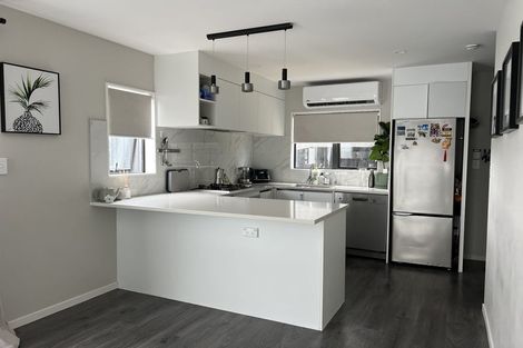 Photo of property in 11 Lumbarda Drive, Kumeu, 0810