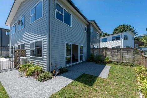 Photo of property in 2/20 Glanmire Road, Newlands, Wellington, 6037